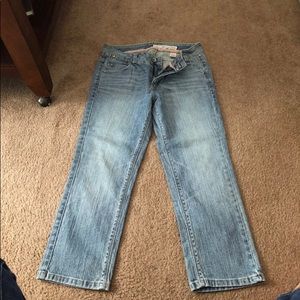 DKNY “Donna Karen” 8 light wash Capri cut Jeans